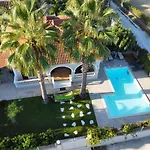Villa La *